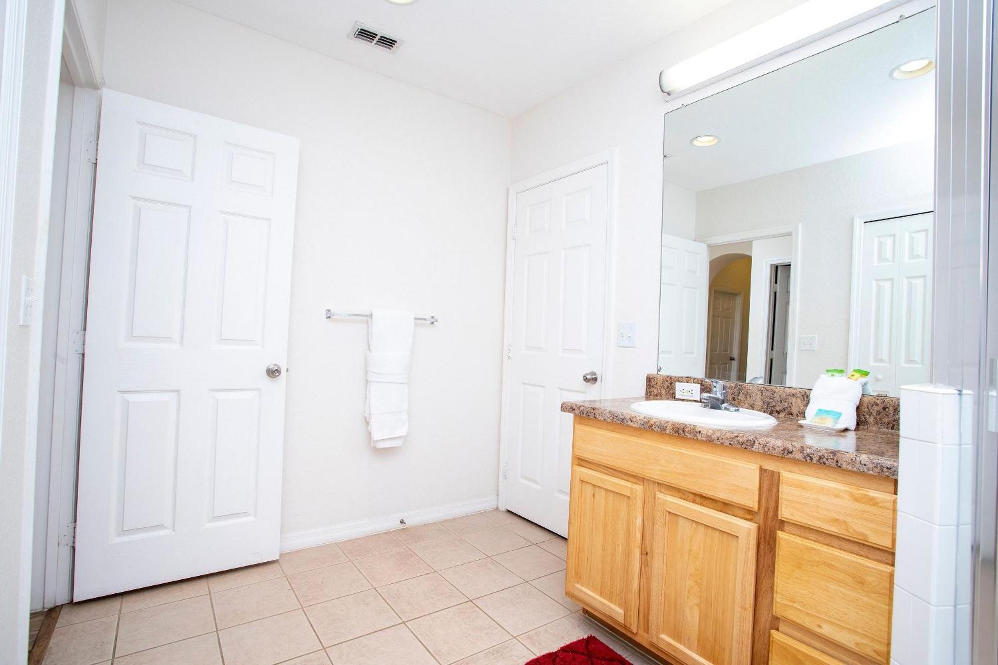 Apartment Modern 3br Near W/ Perks Kissimmee