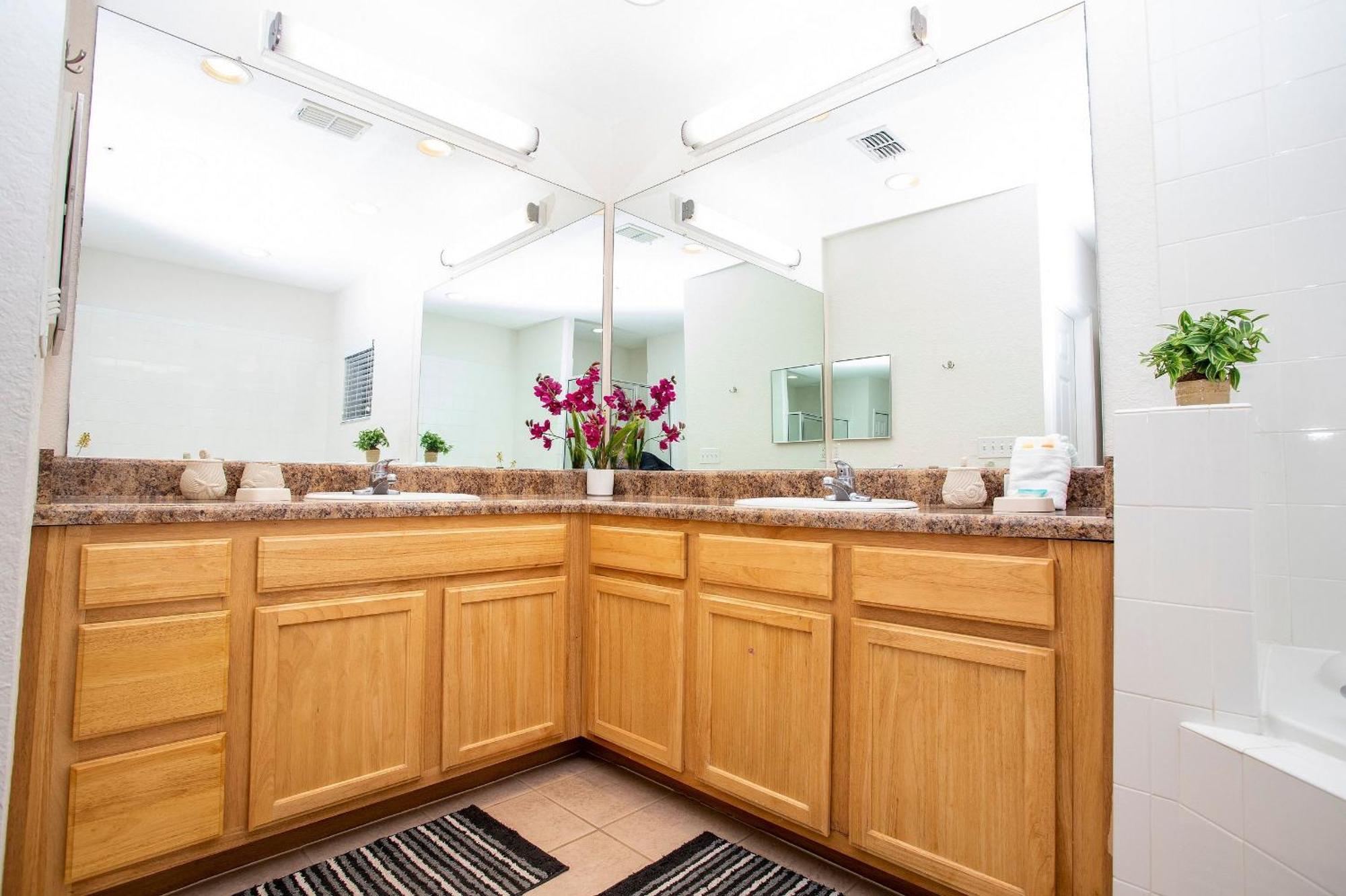 Modern 3br Near W/ Perks * Kissimmee