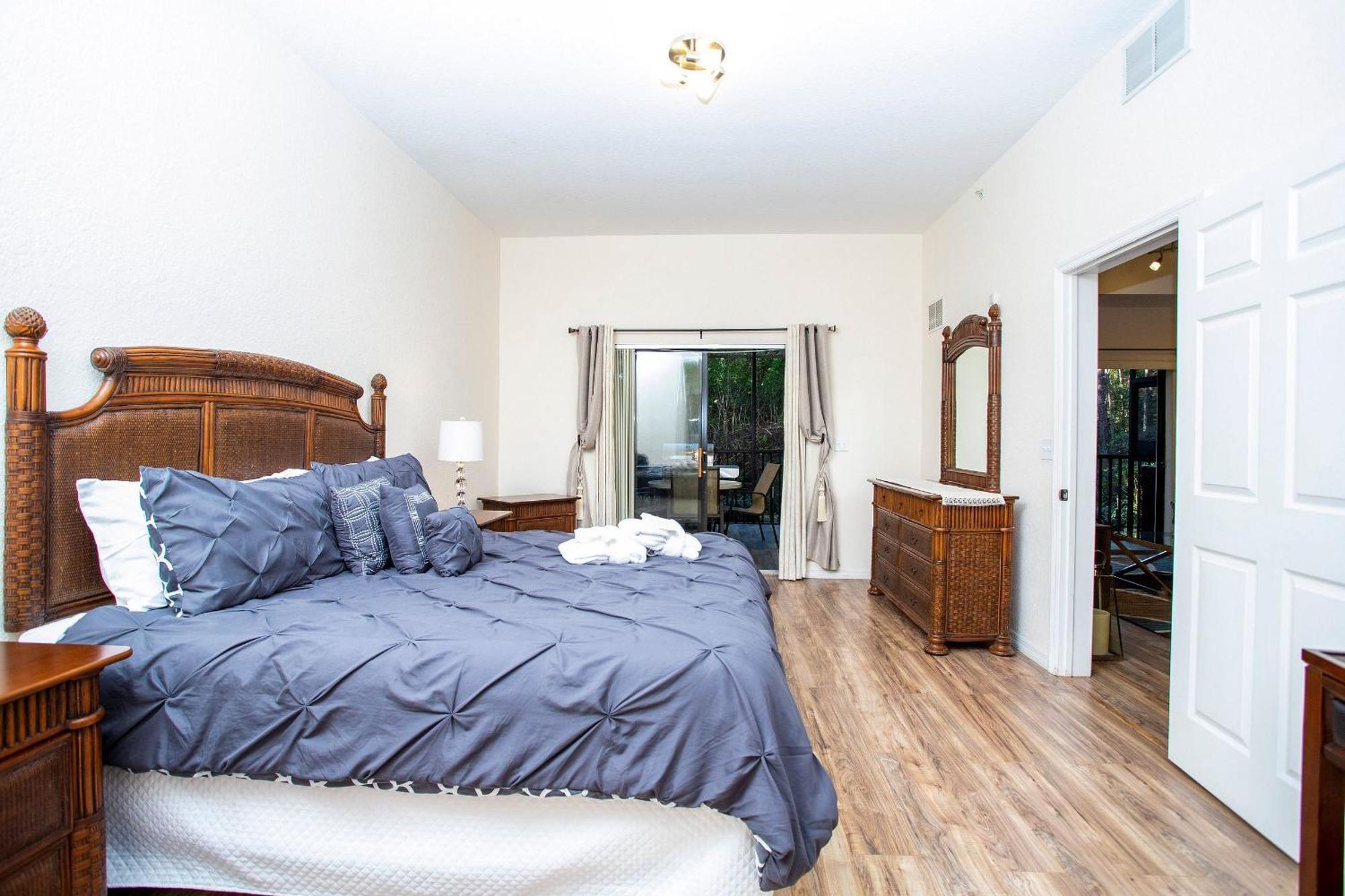 Modern 3br Near W/ Perks Apartment